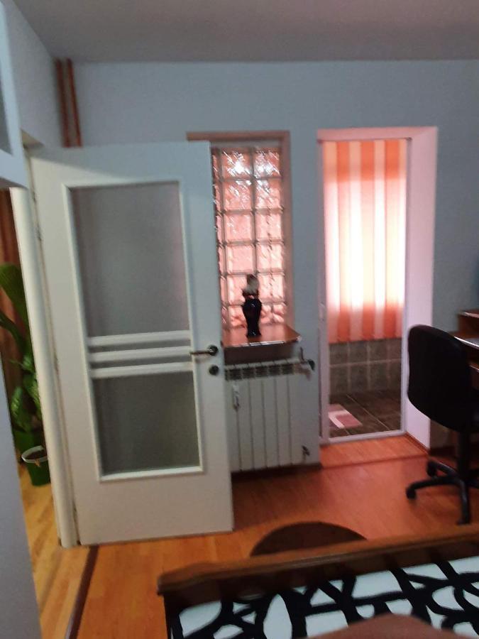 Apartament cu regim hotelier in Dr.Tr. Severin Drobeta Turnu Severin Exterior foto